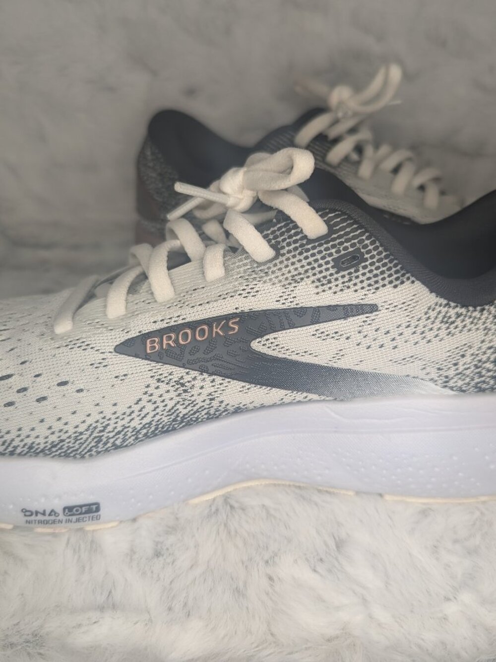 Brooks Ghost 16 Women's Size 8 White Gray Running Shoes EUC - Picture 4 of 16